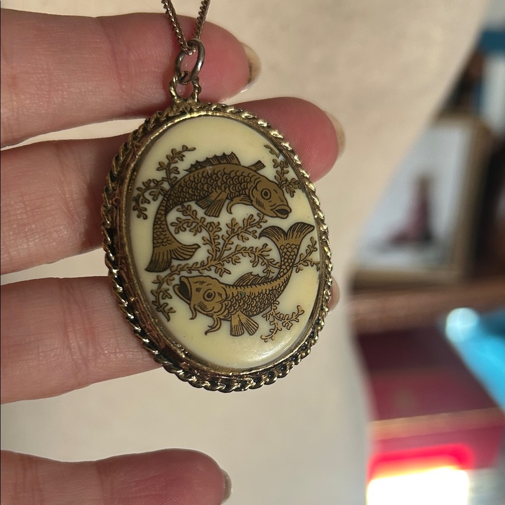 Vintage Pieces Zodiac Pendant Necklace - Picture 2 of 7